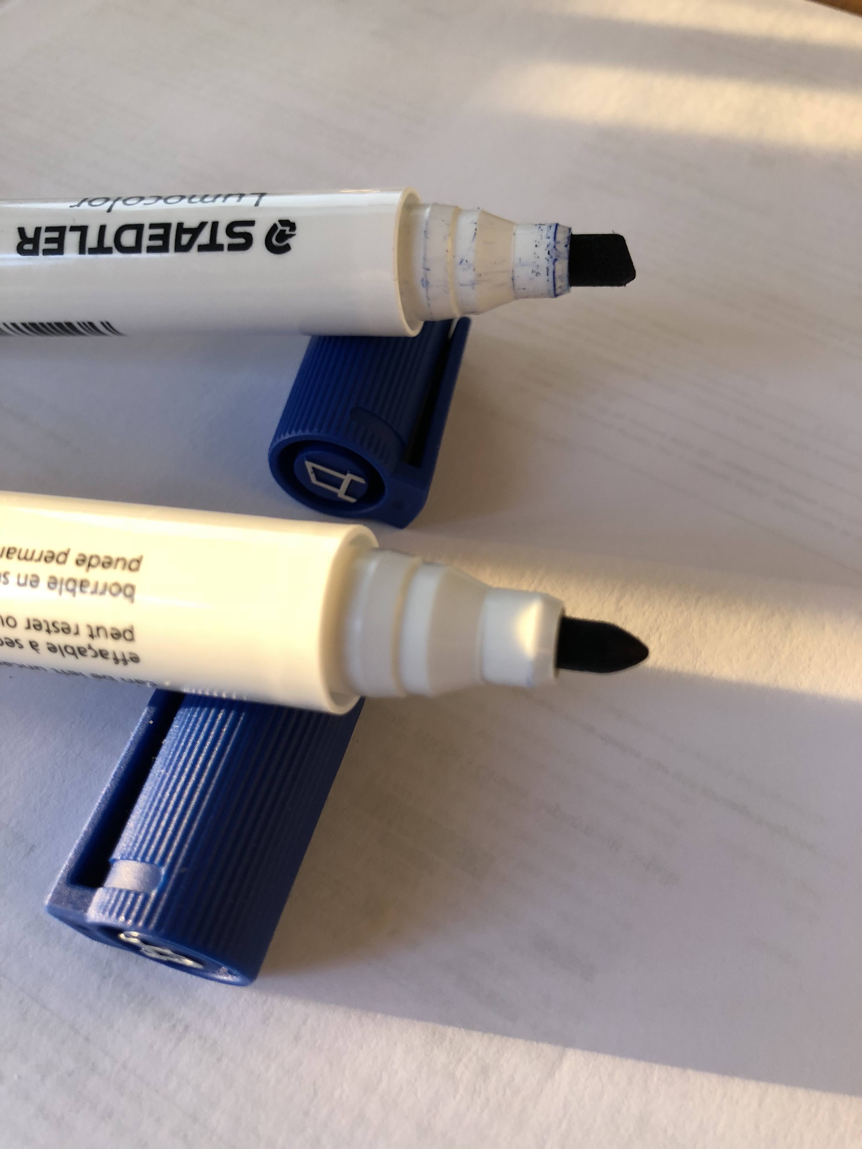 Whiteboard marker with different tips Image Caption